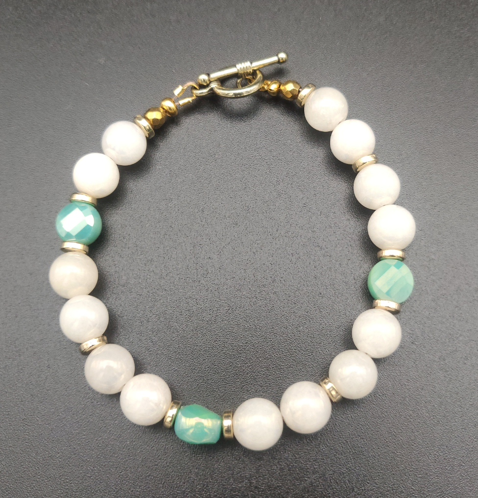White Quartz & Gold Beaded Bracelet