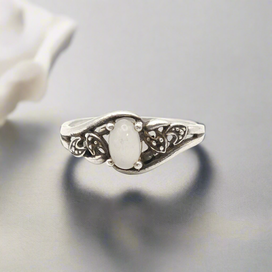 Antique Sterling Silver & Moonstone Ring